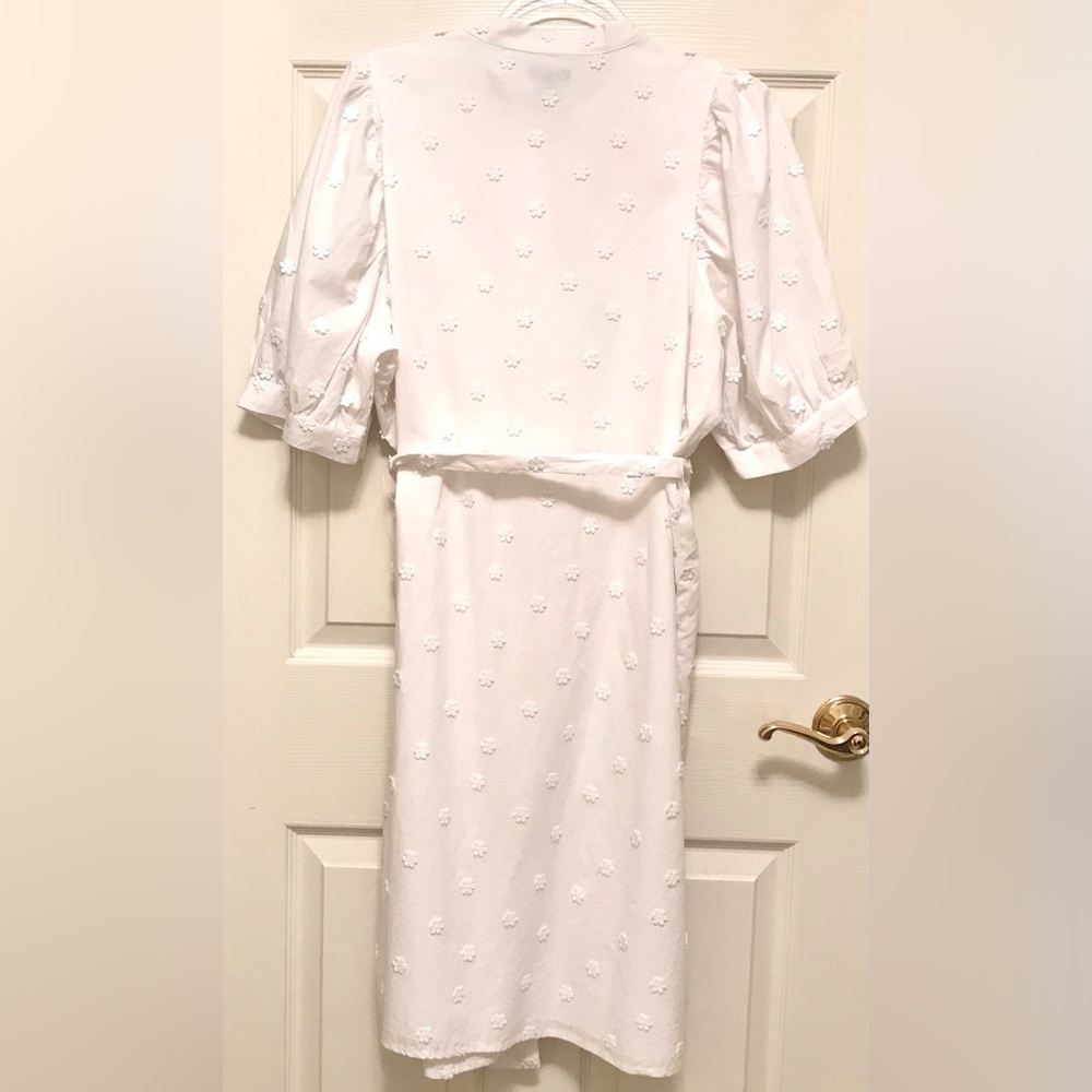 NWT Ann Taylor White Floral Appliqué Tie Waist Shirtdress - Picture 9 of 16